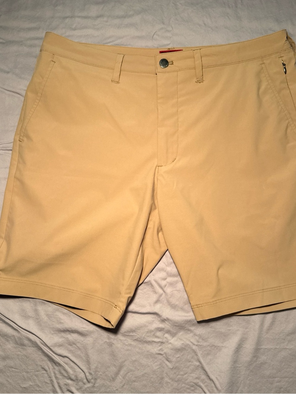 UNTUCKit Men's Flat-Front Shorts in Light Cream